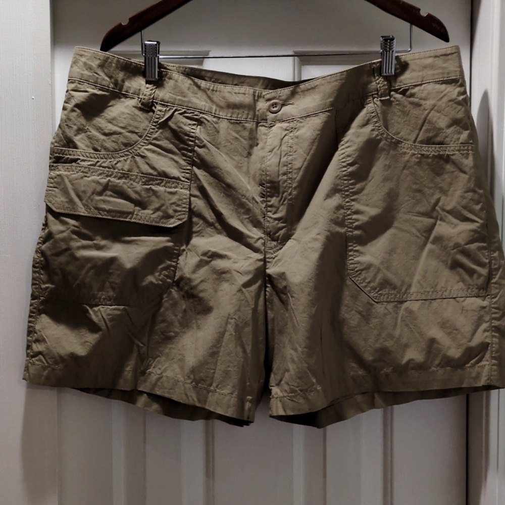 Columbia Men's vintage khaki hiker shorts 42W 6L